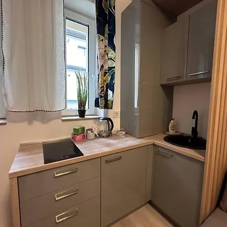 Cozy 1 Bedroom Apartment! Bucarest Esterno foto
