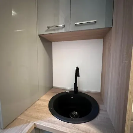 Cozy 1 Bedroom Apartment! Bucarest Esterno foto